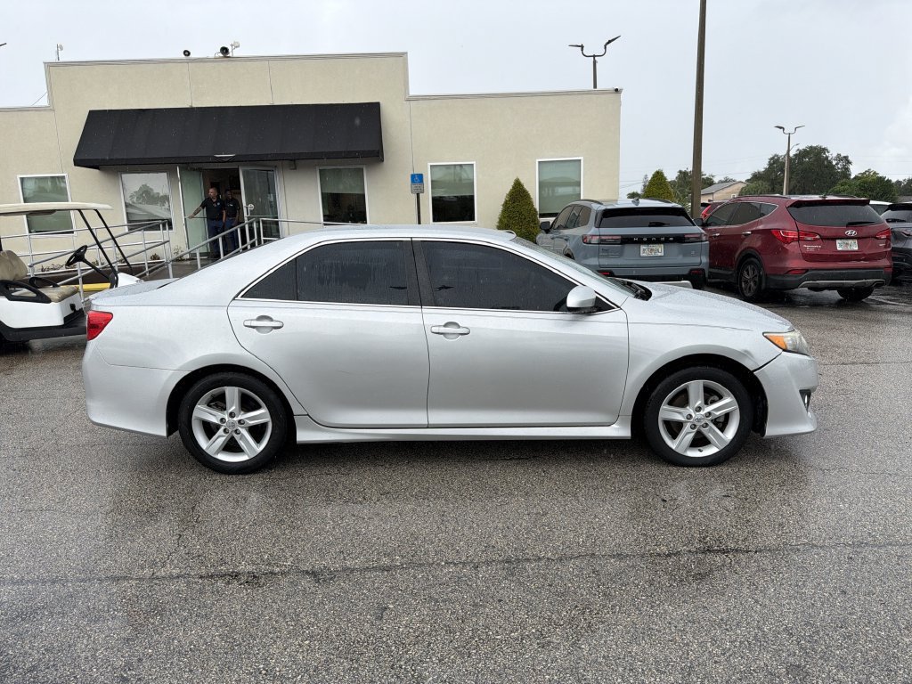 Used 2014 Toyota Camry SE FWD image 3