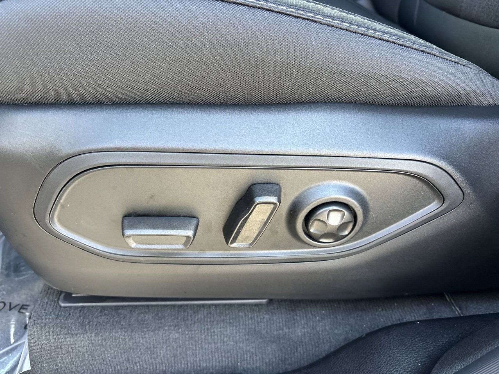 New 2025 Jeep Grand Cherokee Laredo X w/ Luxury Tech Group I image 19