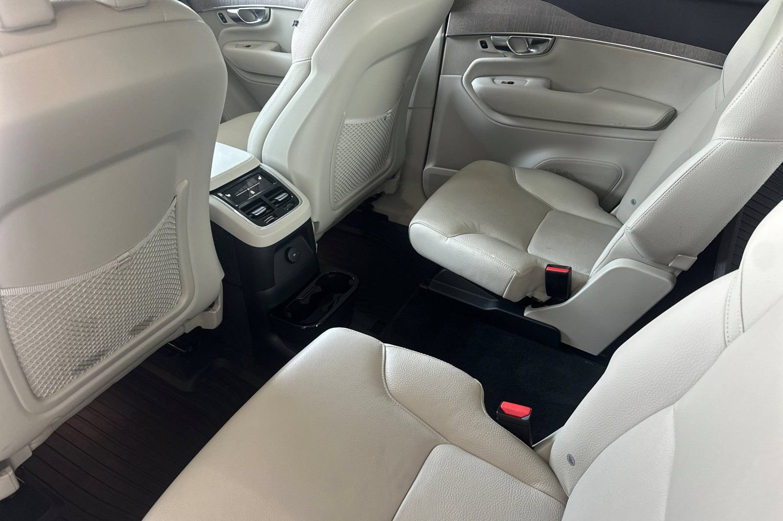 Used 2023 Volvo XC90 T8 Plus AWD/4WD image 12