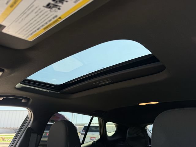 Certified 2025 Chevrolet Trax RS w/ Sunroof Package FWD image 26