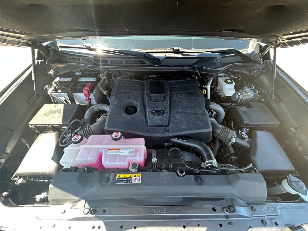 Used 2022 Toyota Tundra SR5 w/ SR5 Convenience Package AWD/4WD image 32