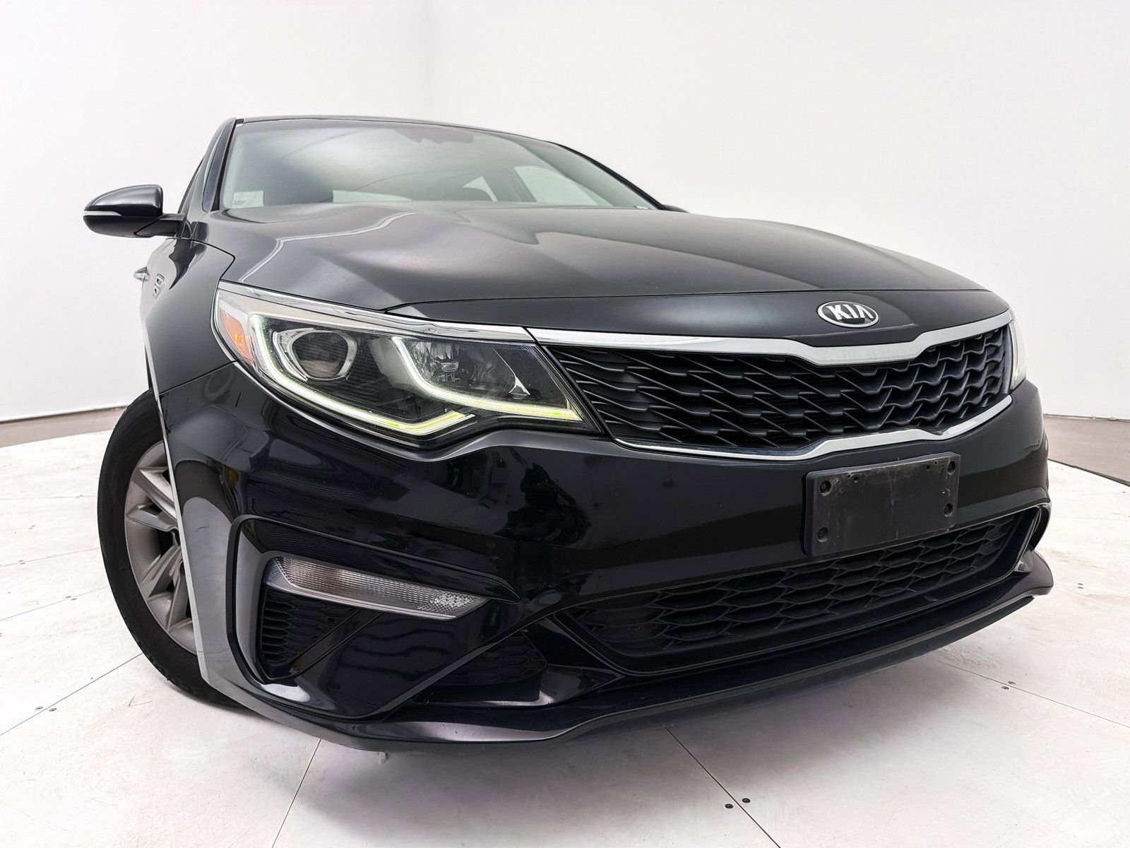 Used 2019 Kia Optima LX image 2