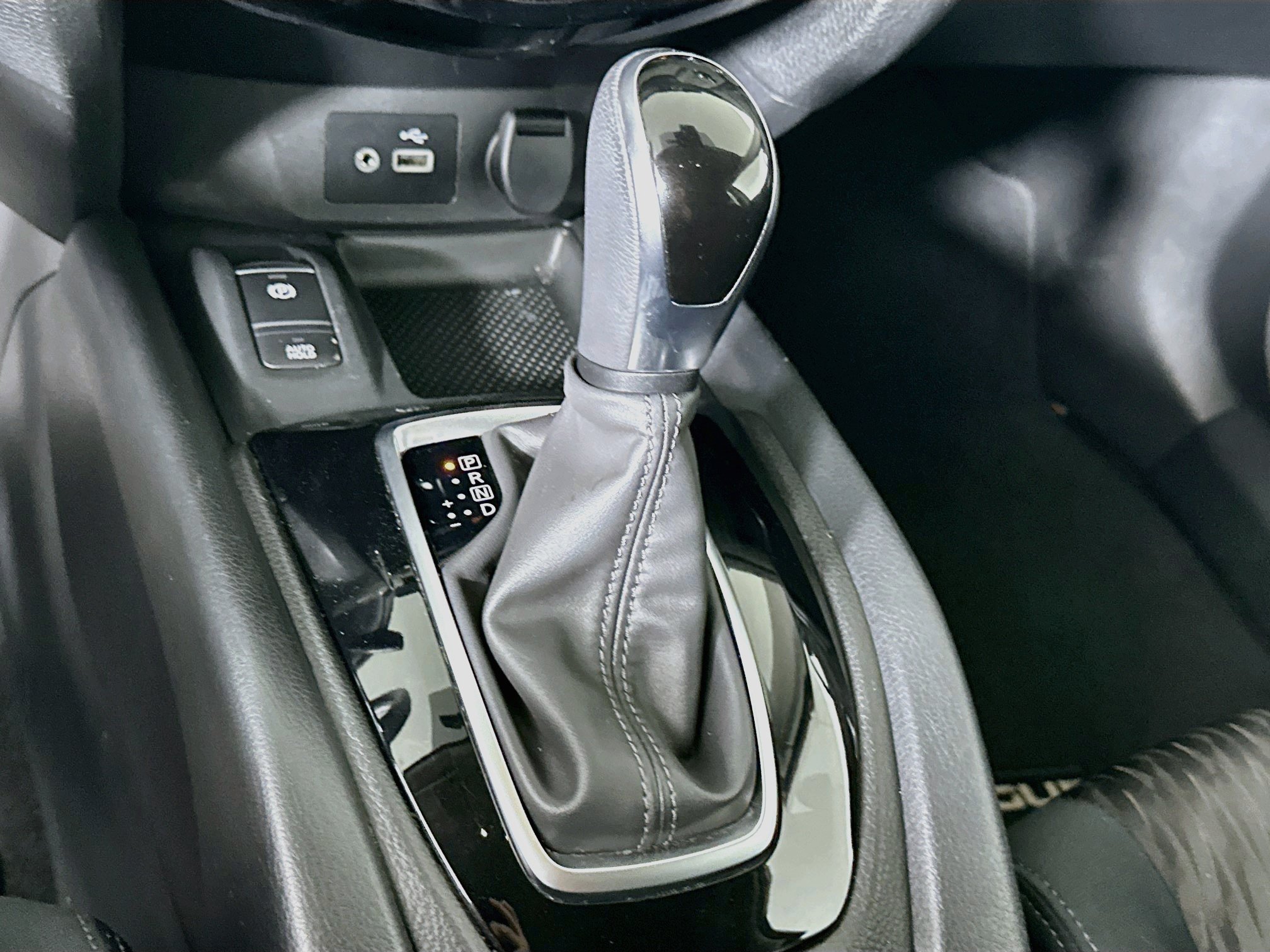 Used 2019 Nissan Rogue SV w/ Premium Package FWD image 25