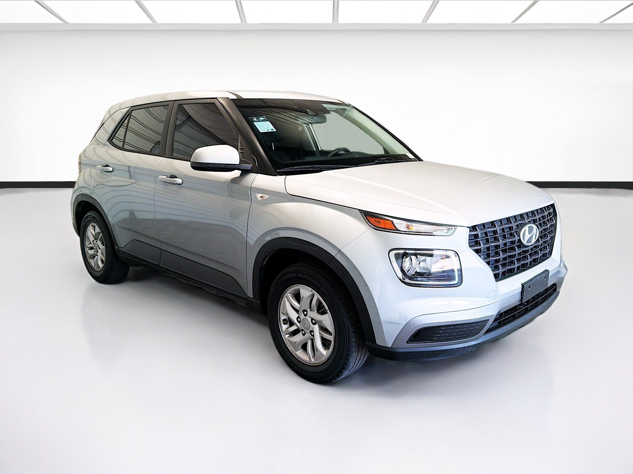 Used 2021 Hyundai Venue SE FWD image 3