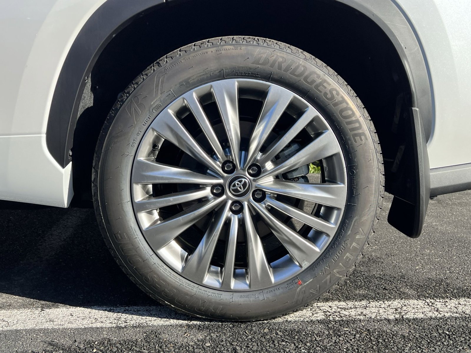 New 2025 Toyota Highlander Platinum image 5