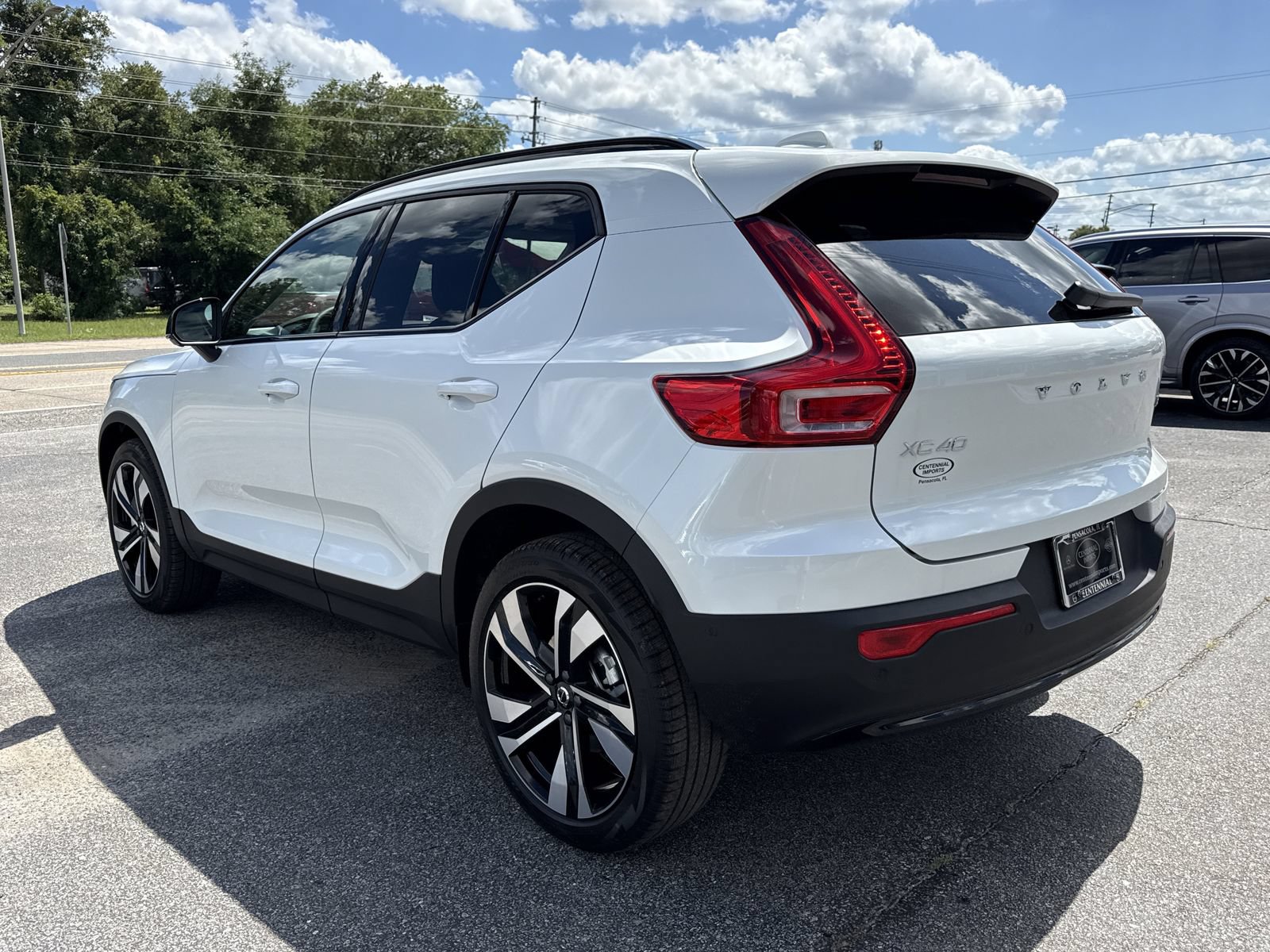 New 2026 Volvo XC40 B5 Ultra w/ Protection Package Premier AWD/4WD image 3