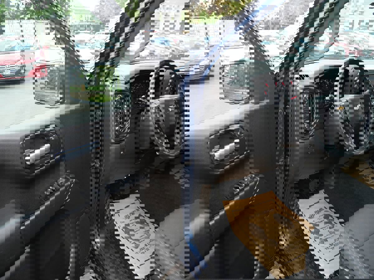 Used 2020 Chevrolet Silverado 1500 Custom w/ Custom Value Package image 14