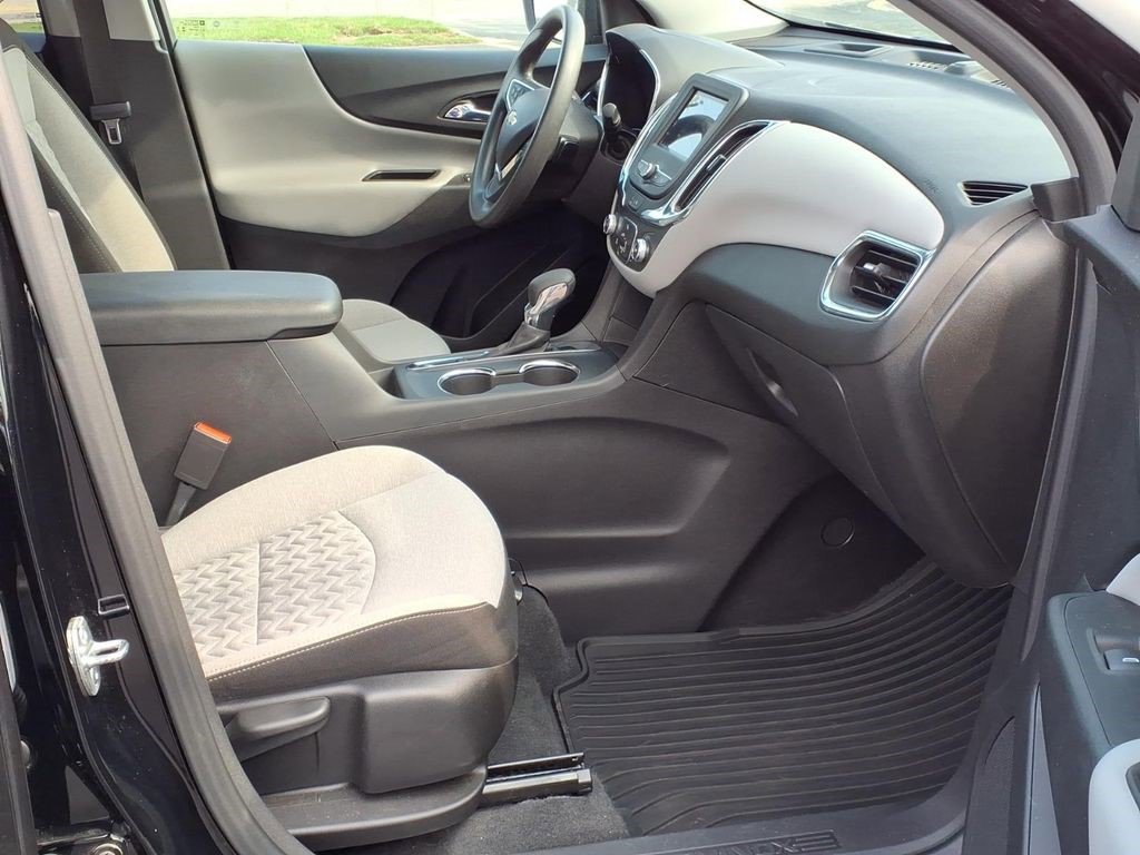 Certified 2024 Chevrolet Equinox LS w/ LS Convenience Package FWD image 4