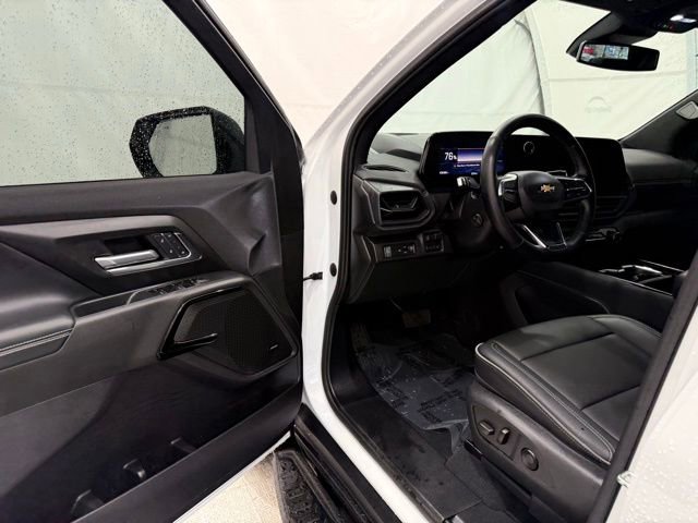 Used 2025 Chevrolet Silverado EV LT image 32
