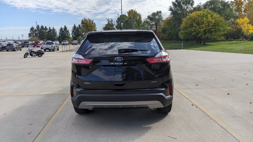 Used 2024 Ford Edge SEL w/ Convenience Package AWD/4WD image 4