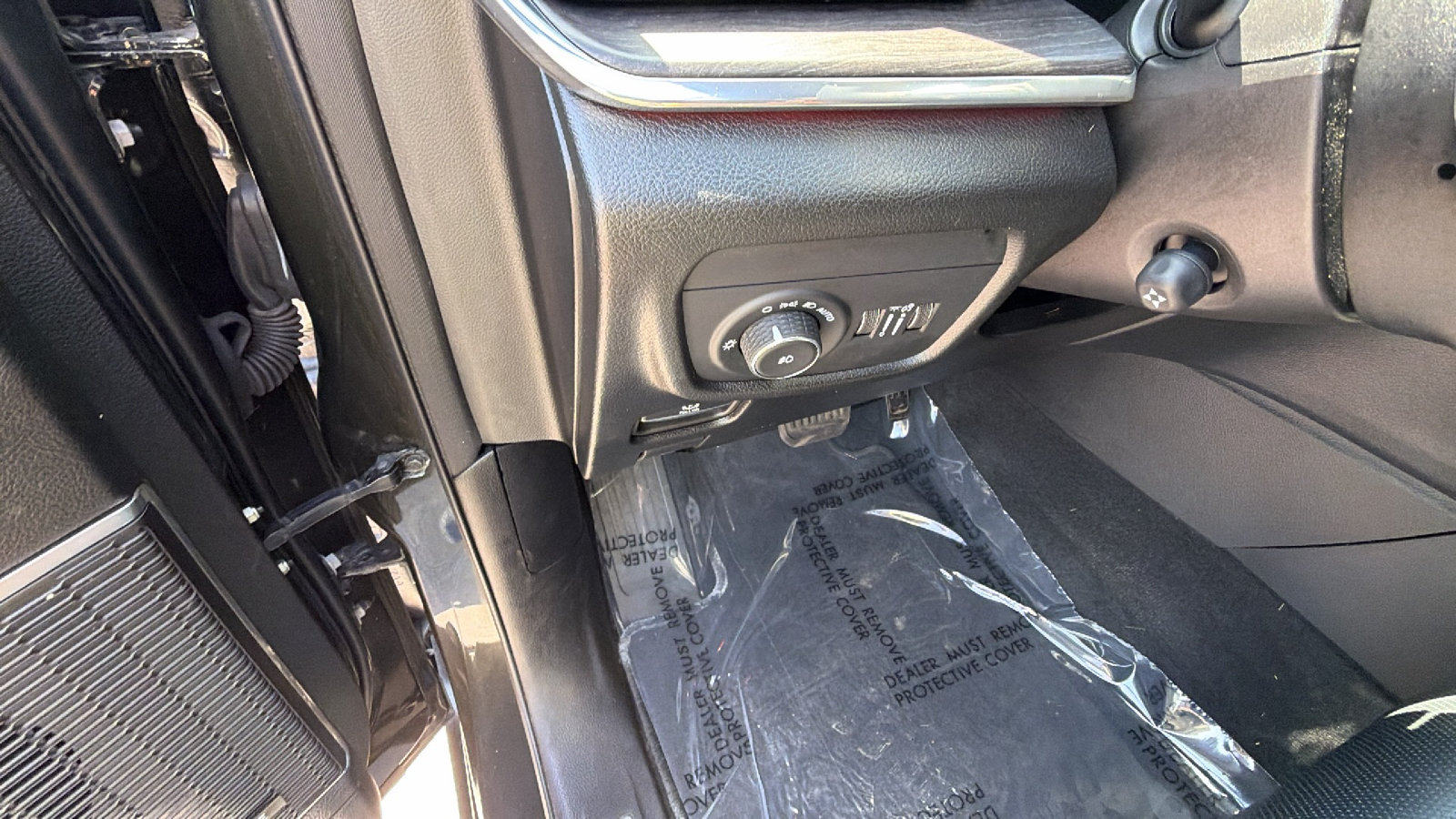 Used 2025 Jeep Grand Cherokee Overland w/ Luxury Tech Group IV AWD/4WD image 26