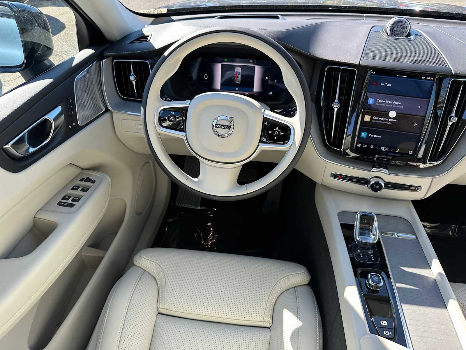 New 2025 Volvo XC60 B5 Ultra w/ Protection Package Premier image 17