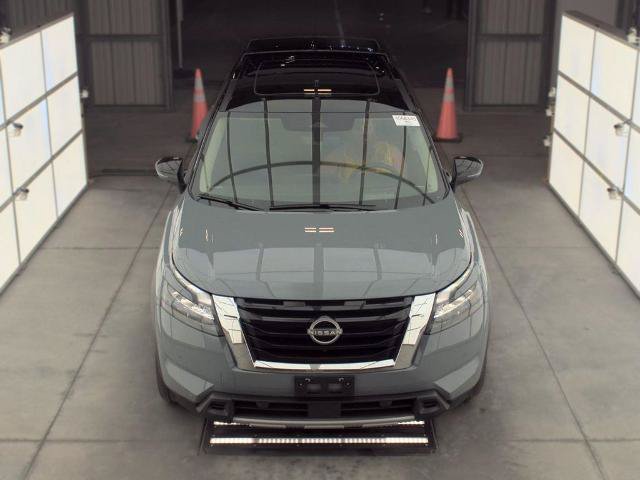 Certified 2025 Nissan Pathfinder Platinum FWD image 2