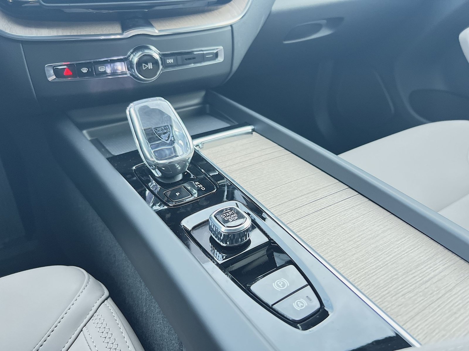 New 2026 Volvo XC60 B5 Plus w/ Protection Package Premier AWD/4WD image 30
