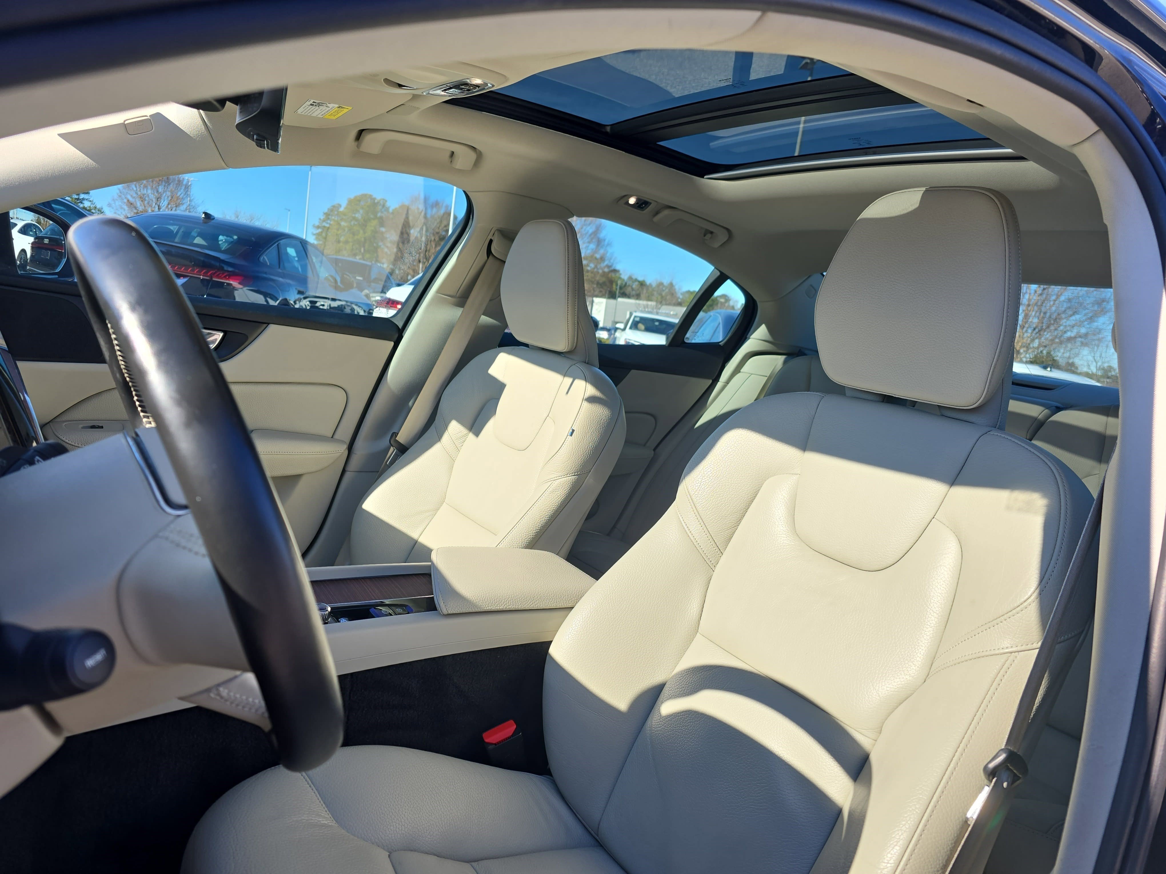 Used 2021 Volvo S60 T5 Momentum image 15