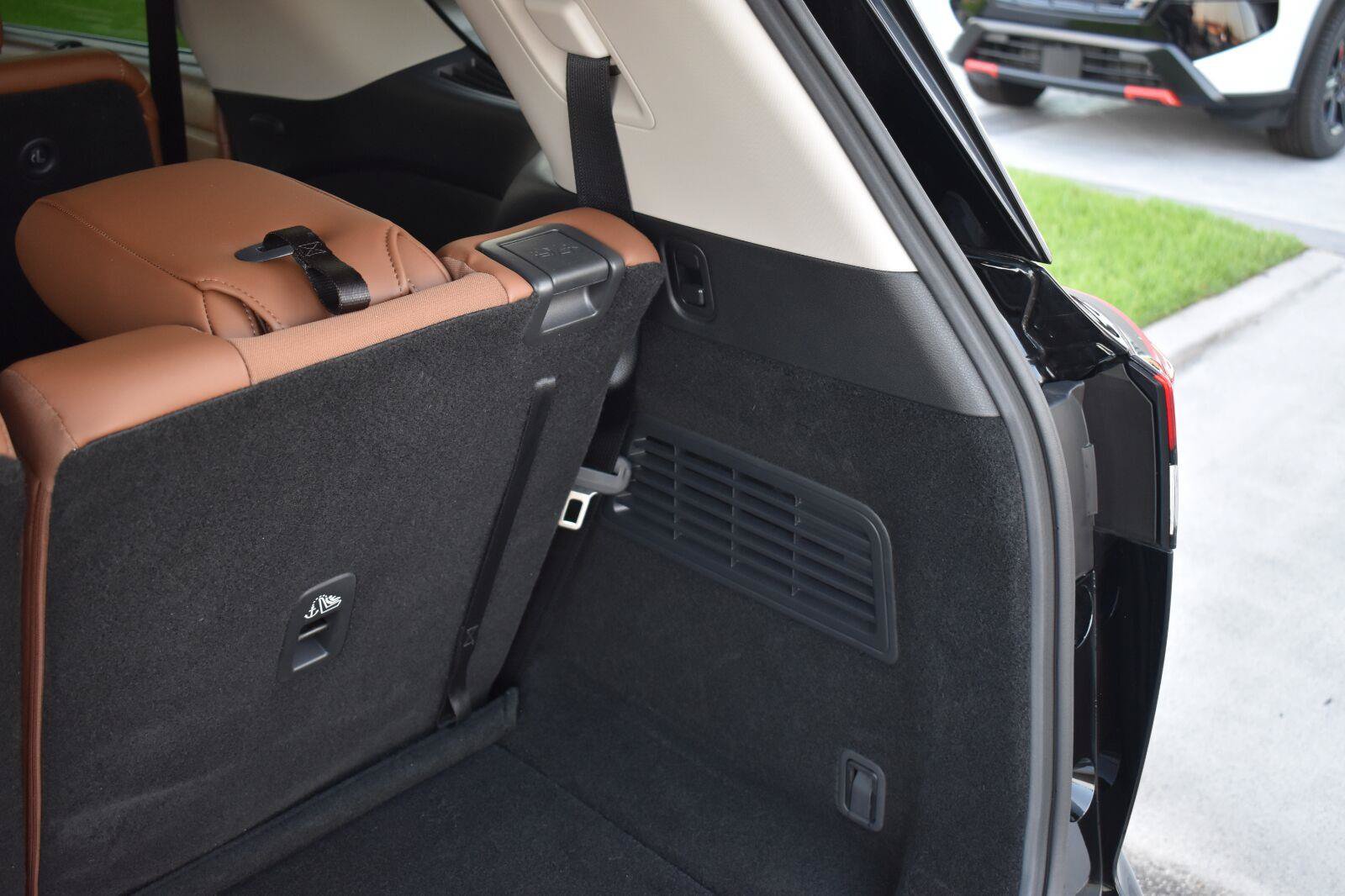 Used 2025 Nissan Pathfinder Platinum w/ Black Appearance Package FWD image 66