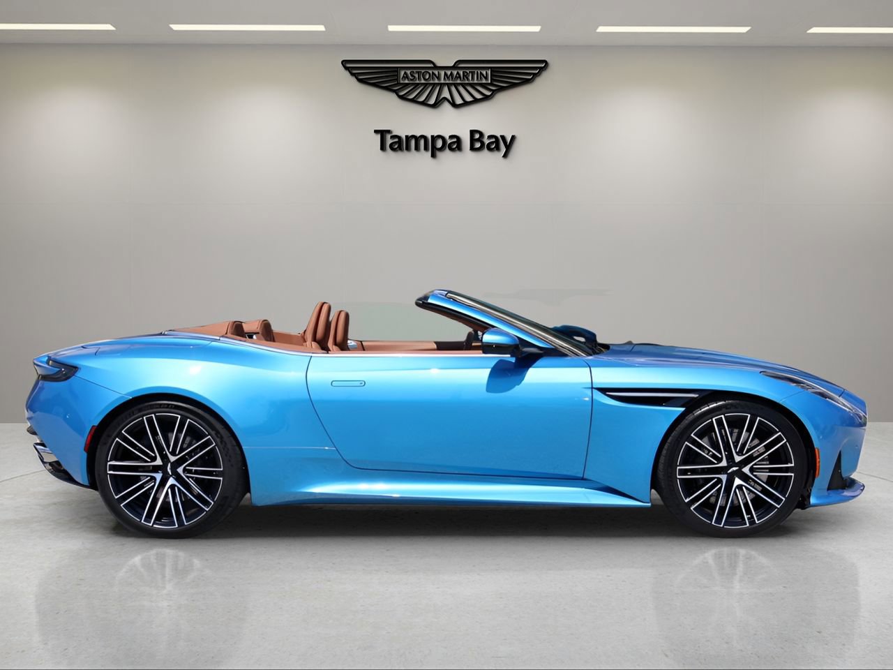 Used 2024 Aston Martin DB12 Convertible image 6