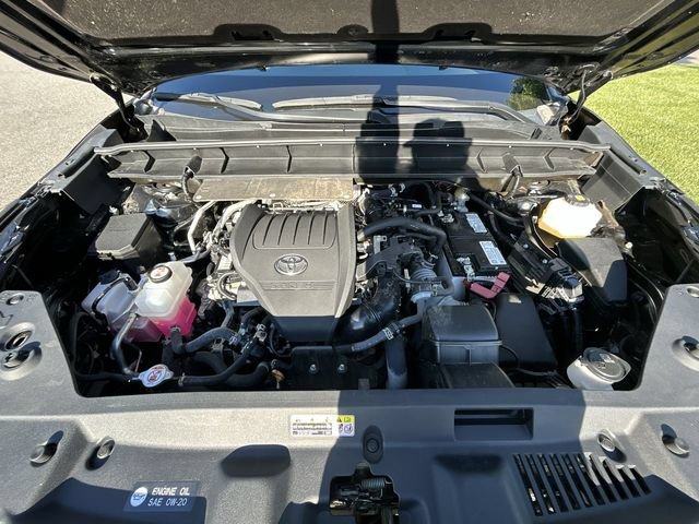 Used 2023 Toyota Highlander XLE AWD/4WD image 14