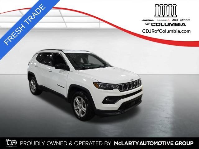 Used 2024 Jeep Compass Latitude AWD/4WD image 1