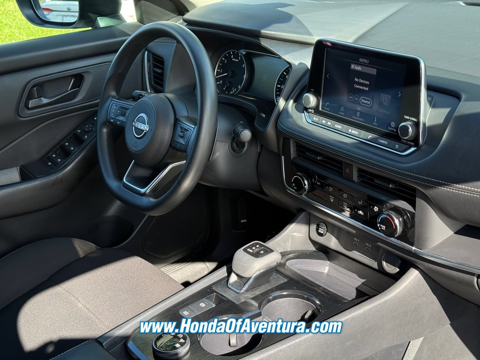 Used 2024 Nissan Rogue S AWD/4WD image 11