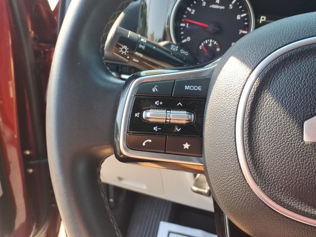 Used 2024 Kia Carnival EX FWD image 20
