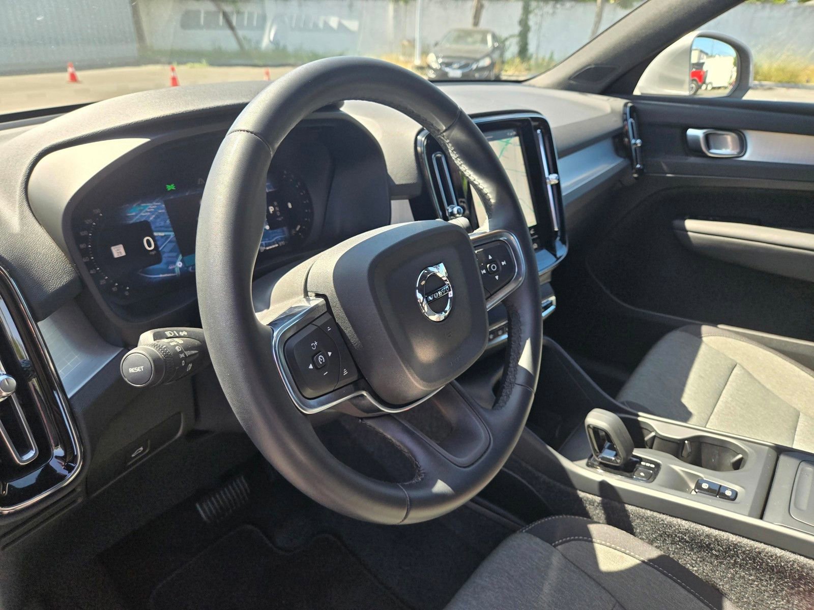 Used 2025 Volvo XC40 B5 Core AWD/4WD image 11