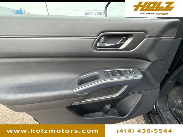 Used 2025 Nissan Pathfinder Rock Creek AWD/4WD image 21