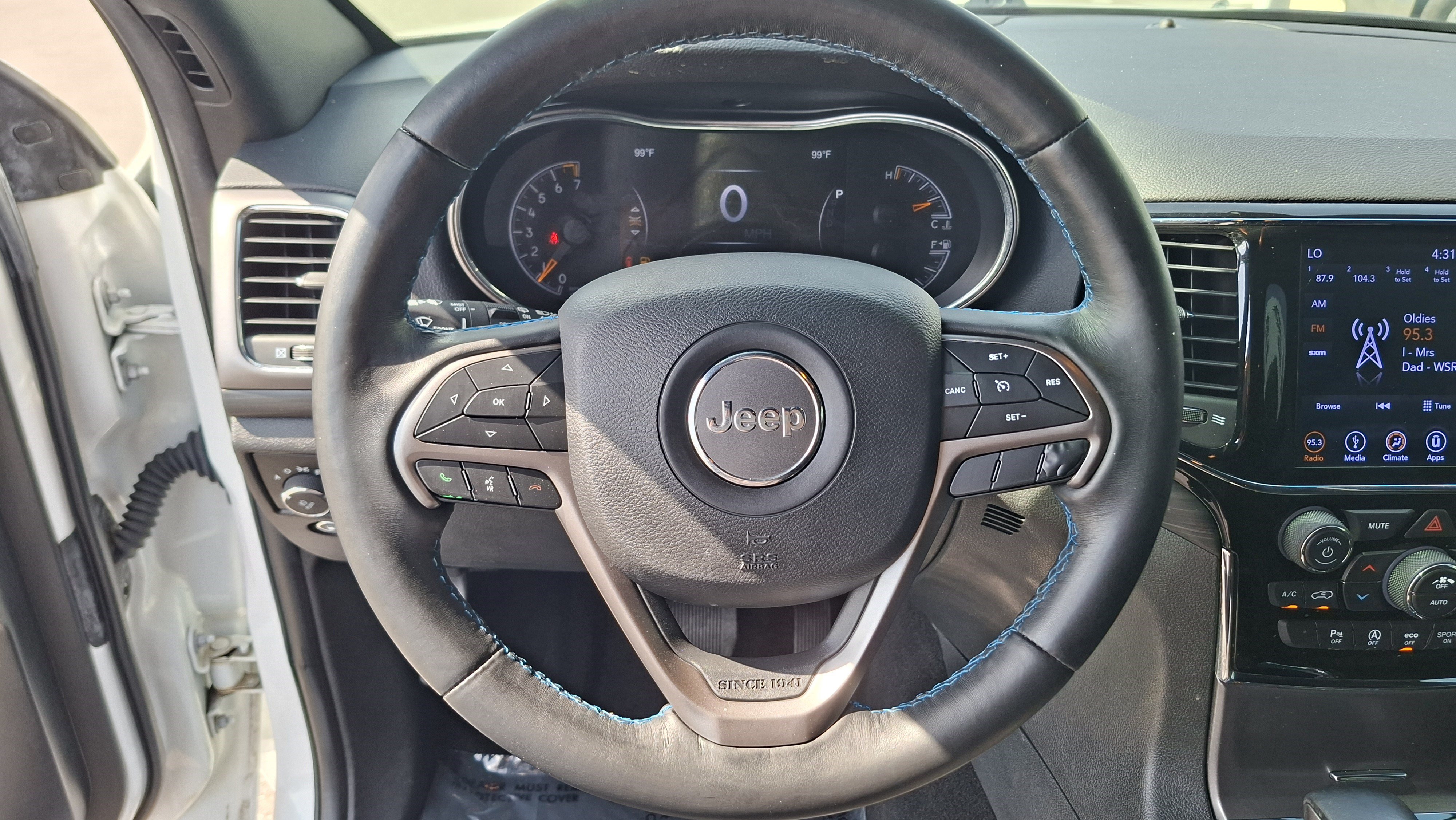 Used 2019 Jeep Grand Cherokee Laredo RWD image 11