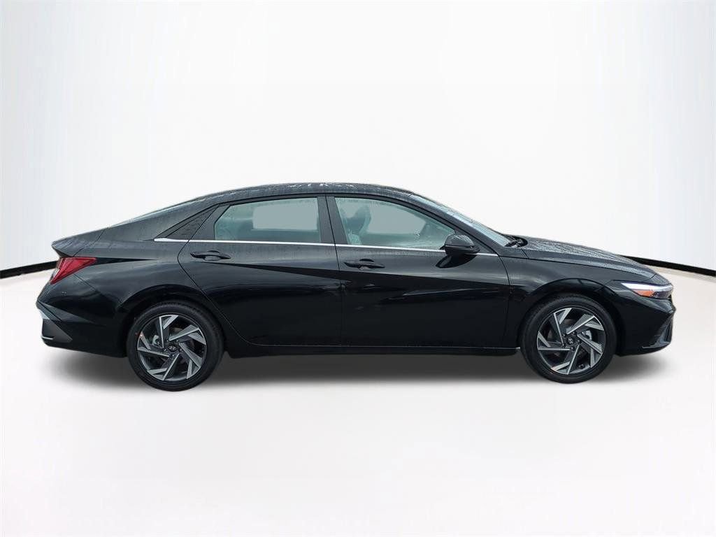 New 2026 Hyundai Elantra Limited FWD image 4