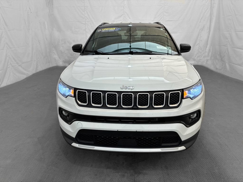 Used 2024 Jeep Compass Limited AWD/4WD image 2