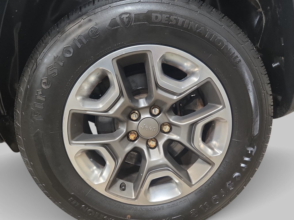 Used 2019 Jeep Cherokee Trailhawk w/ Cold Weather Group AWD/4WD image 36