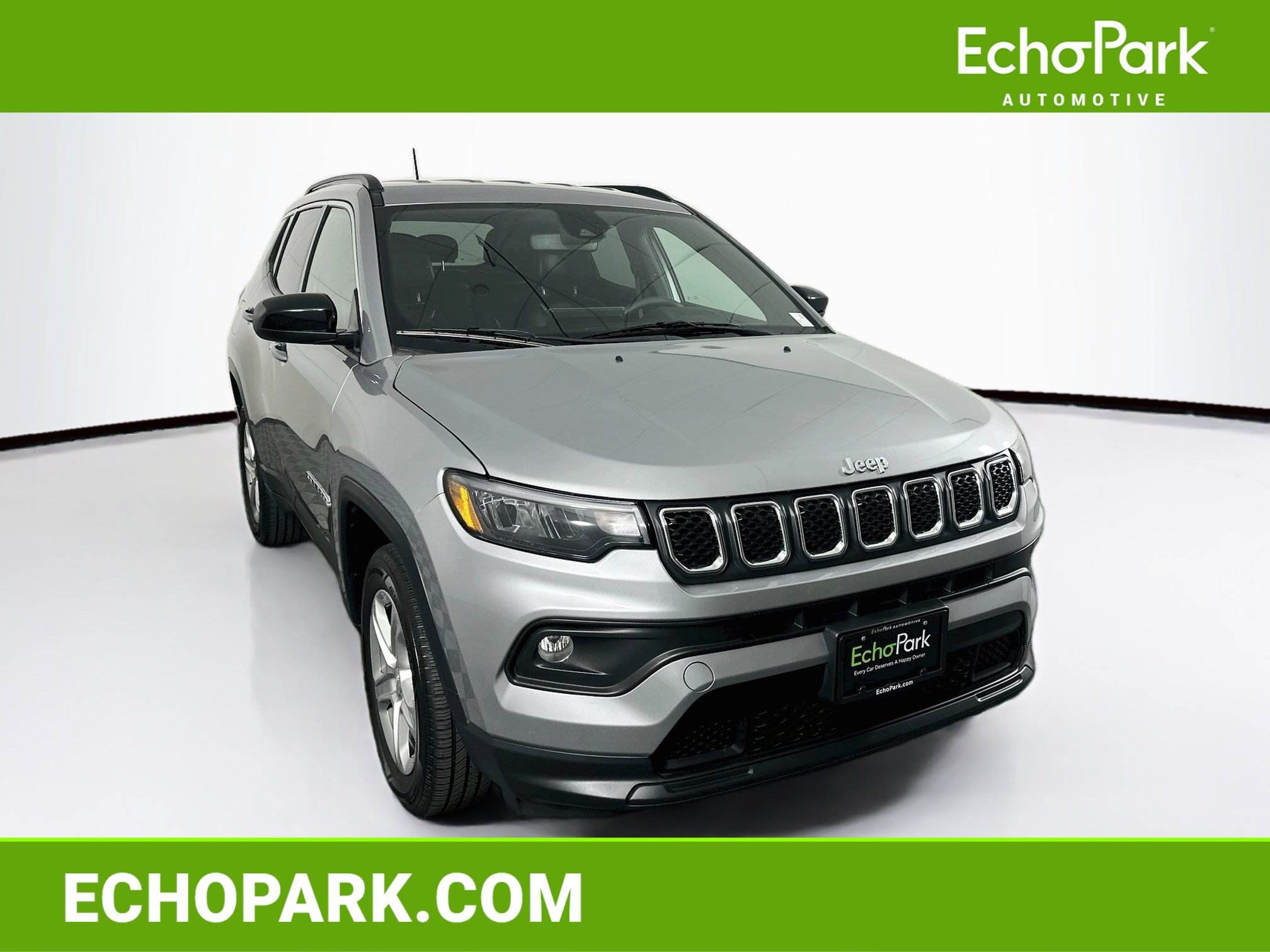 Used 2023 Jeep Compass Latitude AWD/4WD image 1