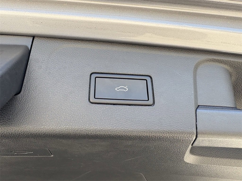 Used 2024 Volkswagen Atlas SEL Premium R-Line image 29