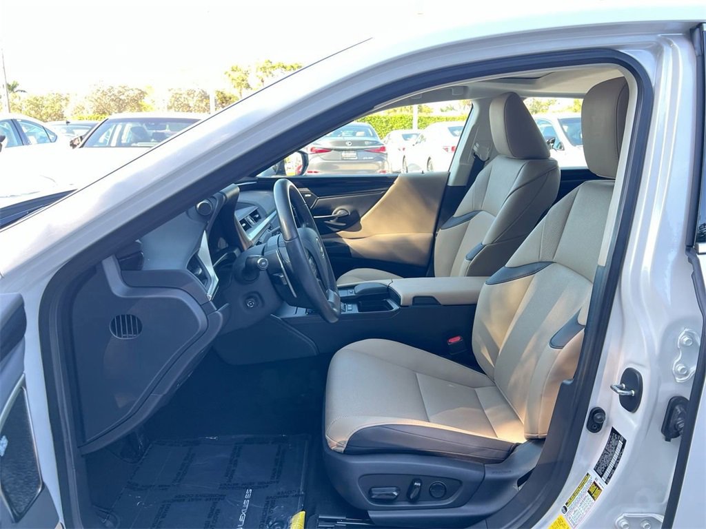 Certified 2020 Lexus ES 300h w/ Premium Package image 12