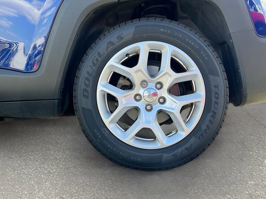 Certified 2016 Jeep Renegade Latitude image 27