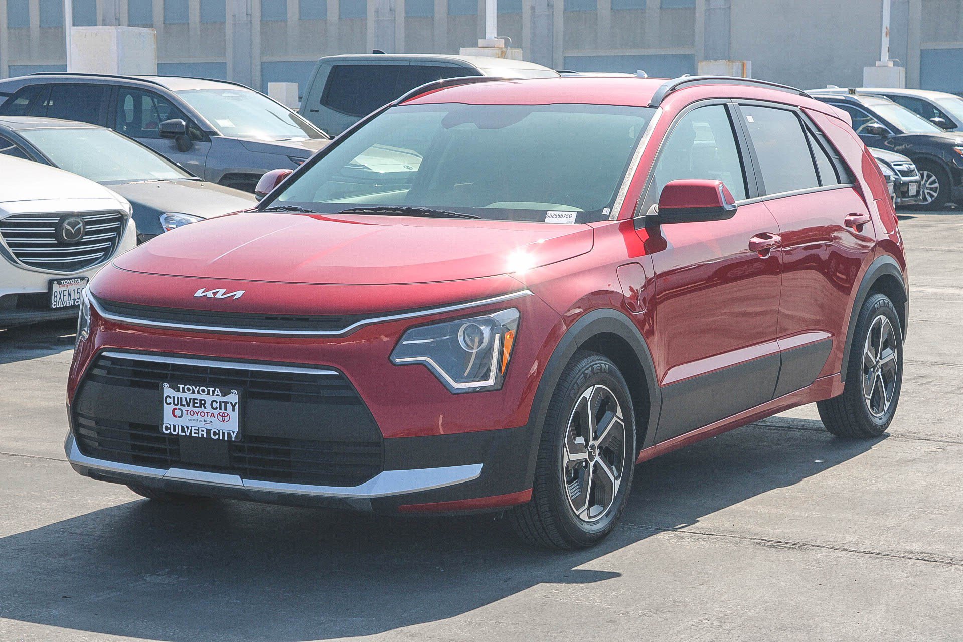 Used 2025 Kia Niro LX FWD image 3