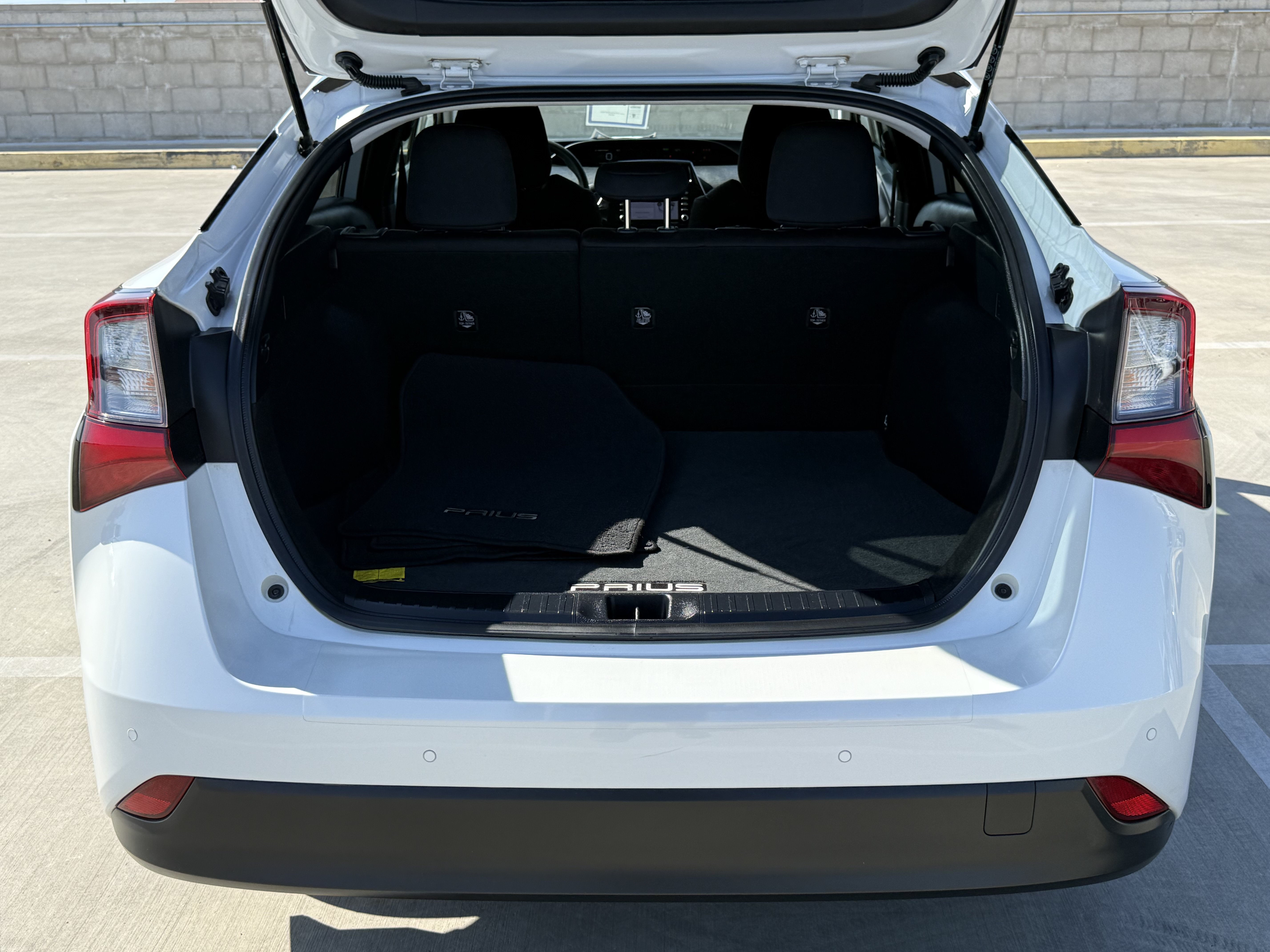 Used 2021 Toyota Prius LE w/ Carpet Mat Package (TMS) AWD/4WD image 15
