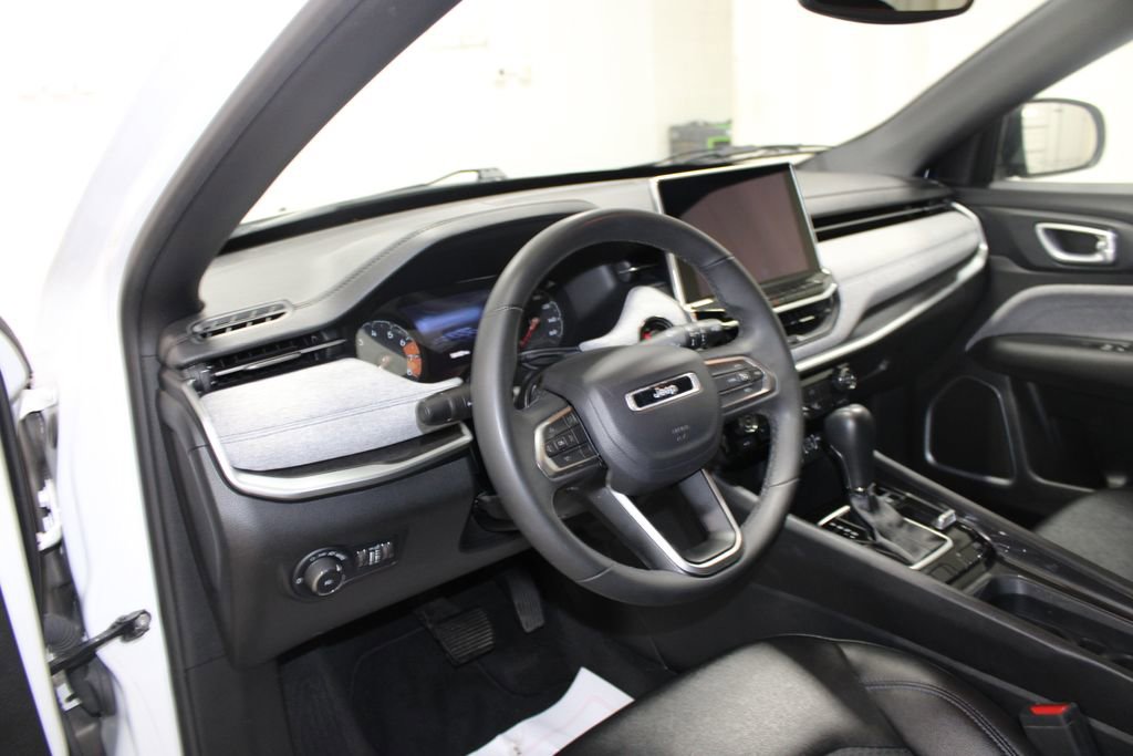 Used 2024 Jeep Compass Latitude image 13