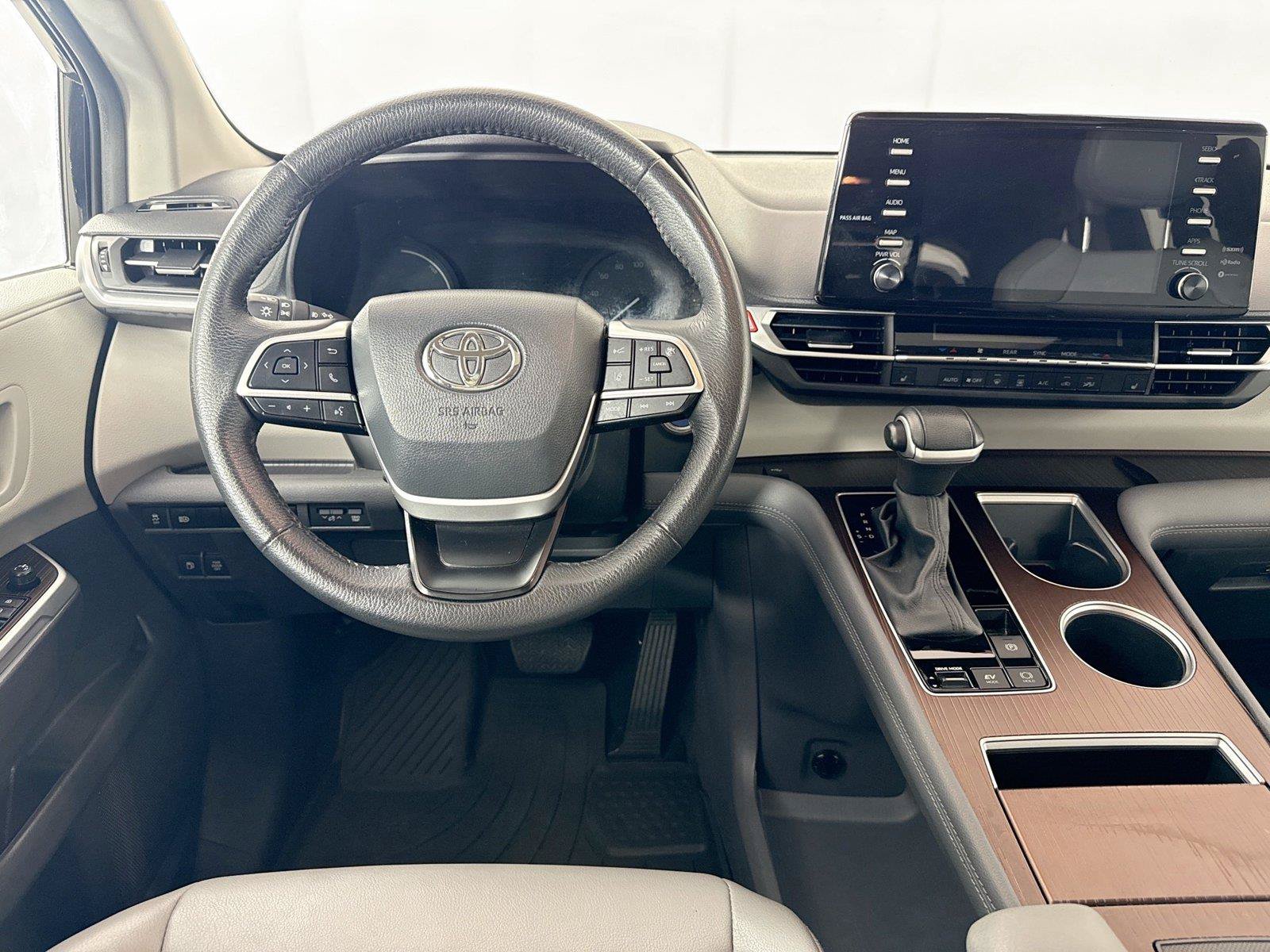 Certified 2024 Toyota Sienna XLE FWD image 31