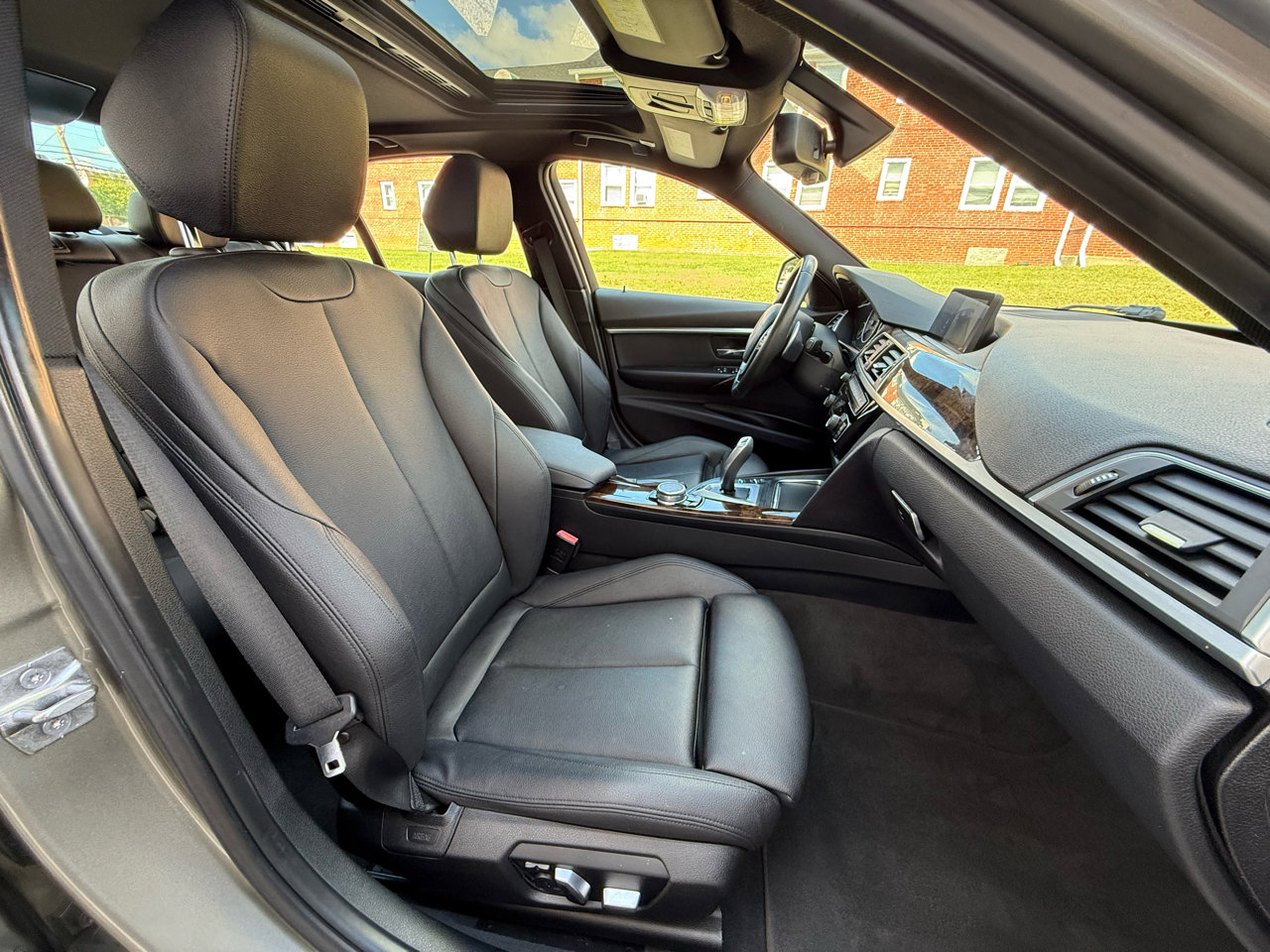 Used 2017 BMW 330e image 25