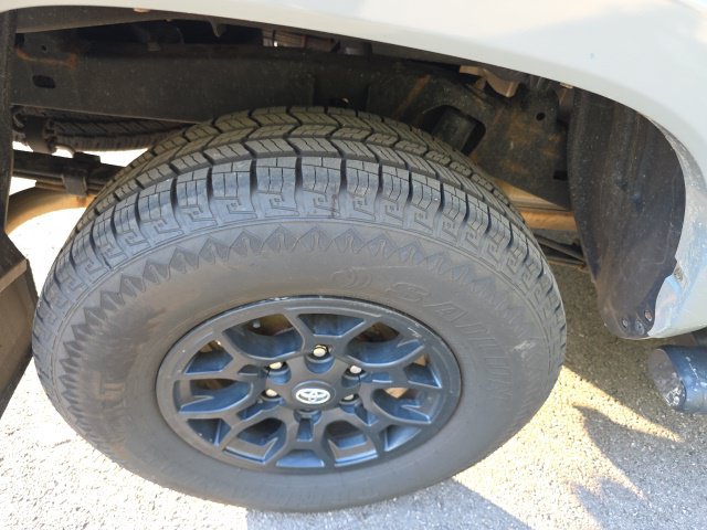 Used 2020 Toyota Tacoma SR5 w/ Technology Package AWD/4WD image 6