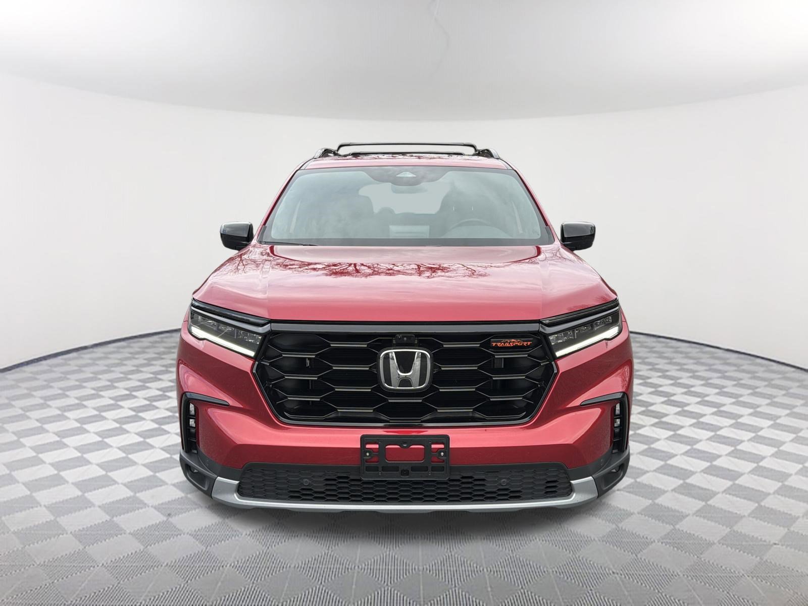 Used 2025 Honda Pilot TrailSport image 2