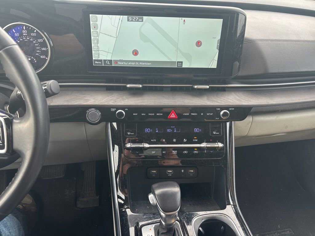 Used 2023 Kia Carnival EX image 10