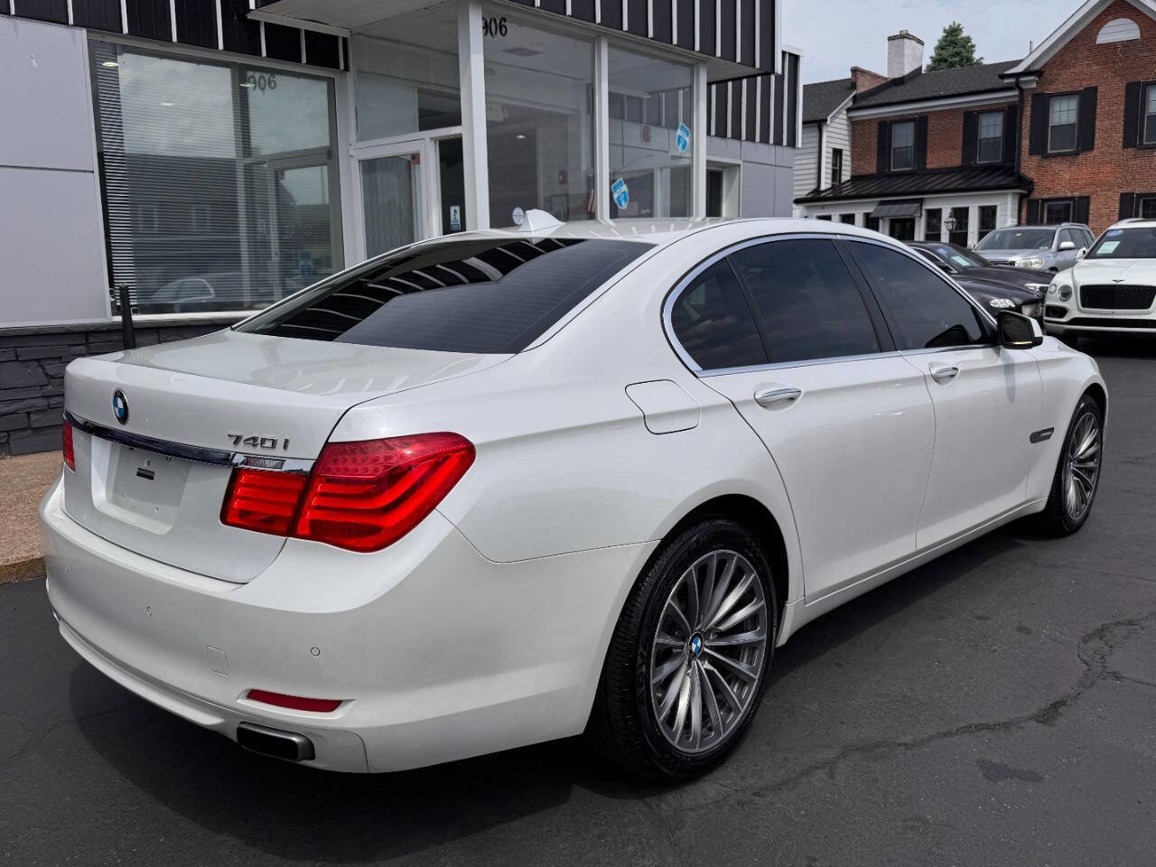 Used 2011 BMW 740i RWD image 8