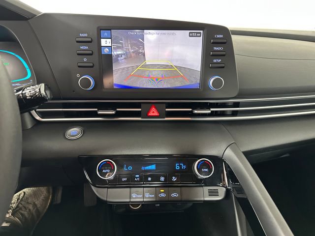 Used 2025 Hyundai Elantra Blue image 22