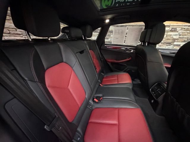 Used 2022 Porsche Macan AWD/4WD image 39