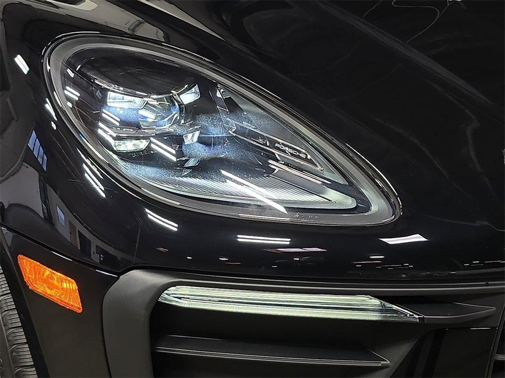 Used 2025 Porsche Macan image 12