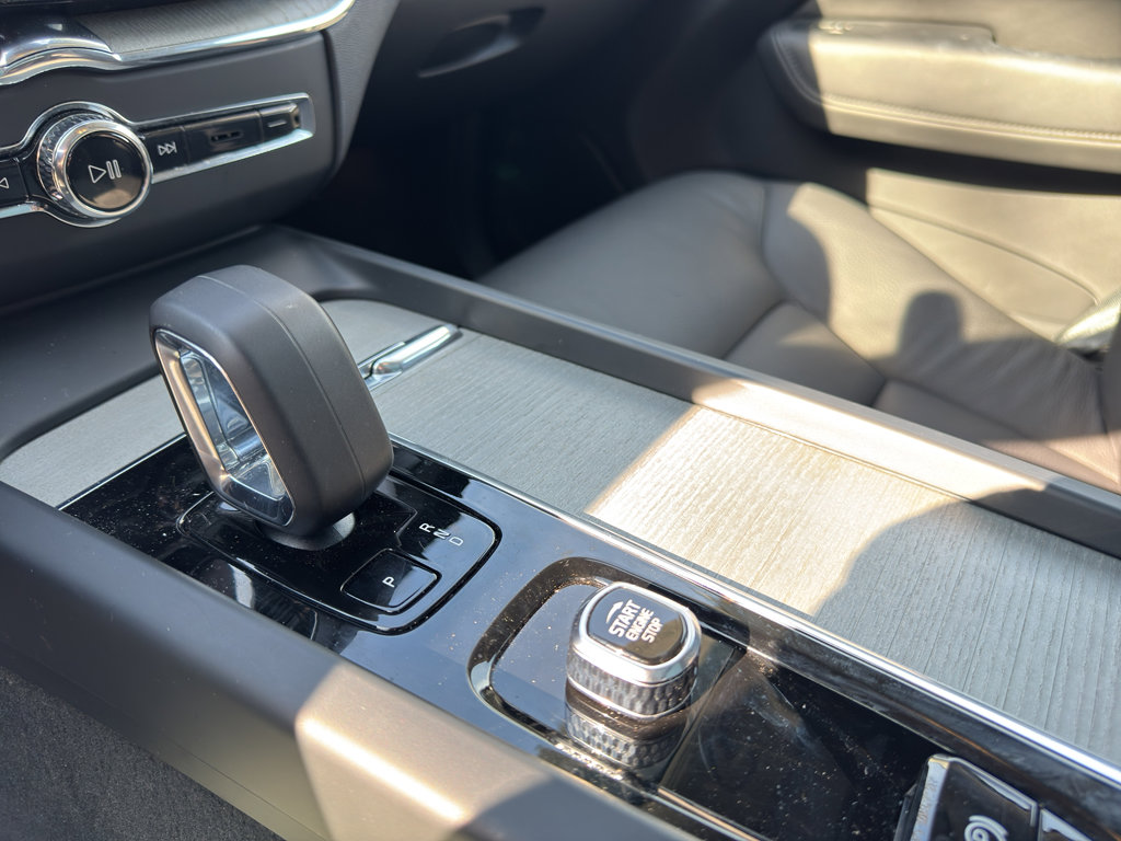 Used 2025 Volvo XC60 B5 Plus image 14