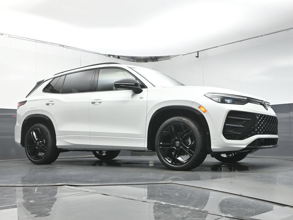 New 2026 Volkswagen Tiguan SE R-Line FWD image 41