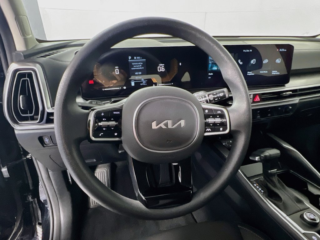 Certified 2025 Kia Sorento LX FWD image 12